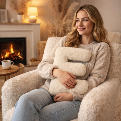 Femme Coussin Lettre E