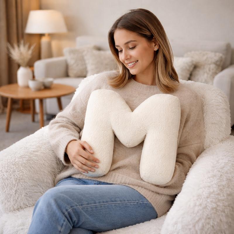 Femme Coussin Lettre M
