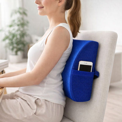 Une femme utilise le Coussin Lombaire pour Rangement marine
