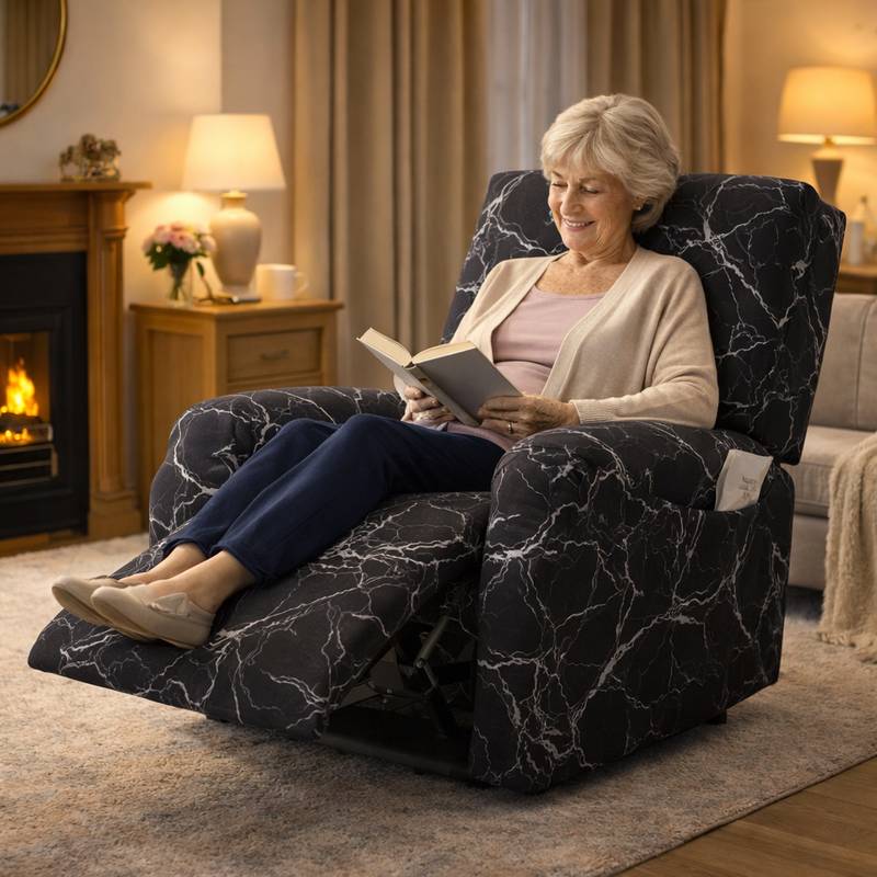 Une femme s'ssoie sur la Housse Fauteuil Relaxant Marbre noir