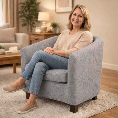 Une femme sur la Housse Fauteuil Crapaud Extensible grise