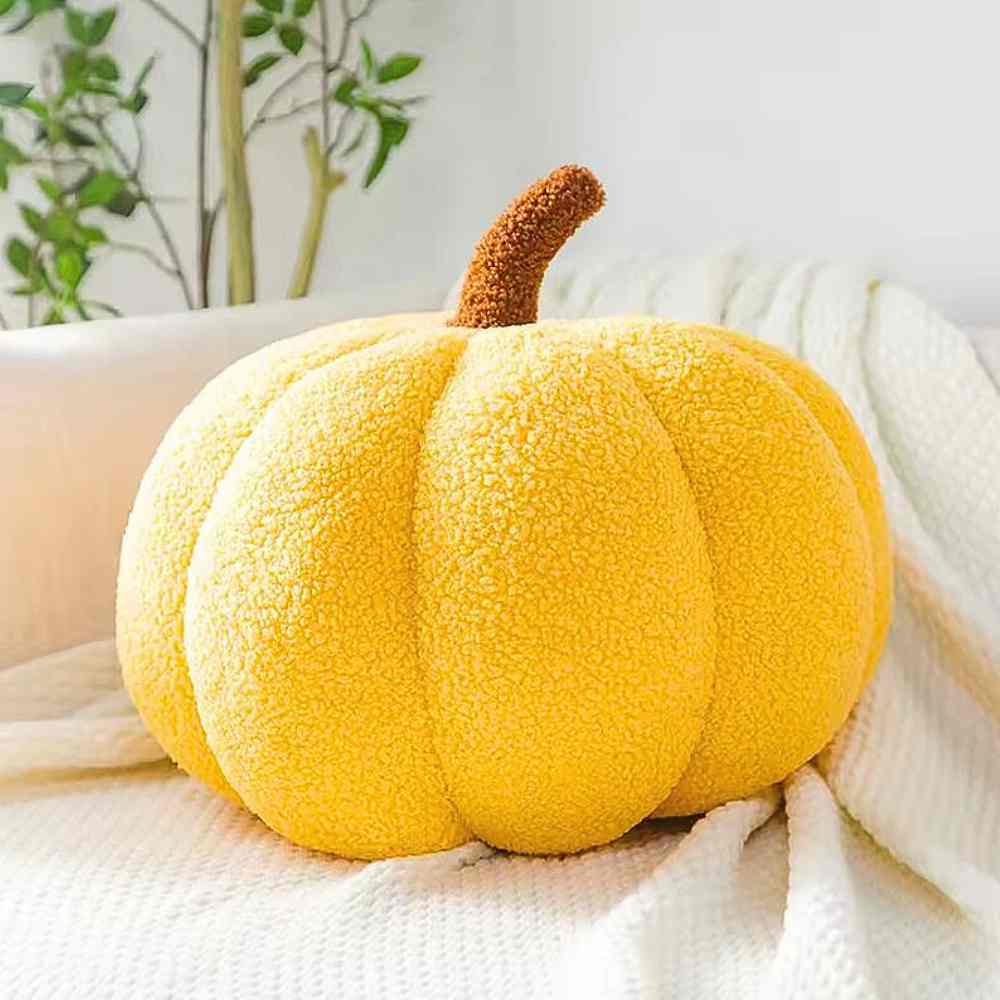 Une maison avec le Coussin Citrouille jaune