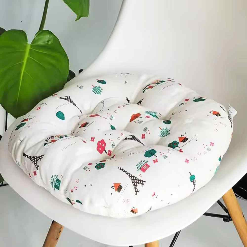 Coussin de Chaise Rond​ Paris blanc dans une pièce de maison