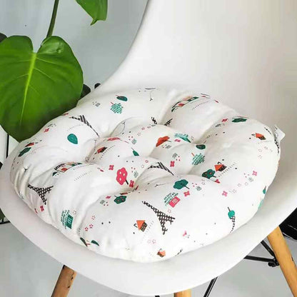 Coussin de Chaise Rond​ Paris blanc dans une pièce de maison