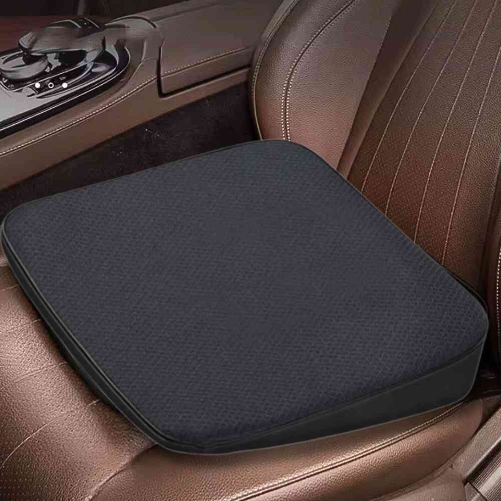 Le Coussin pour siège auto noir sur le siège conducteur de voiture