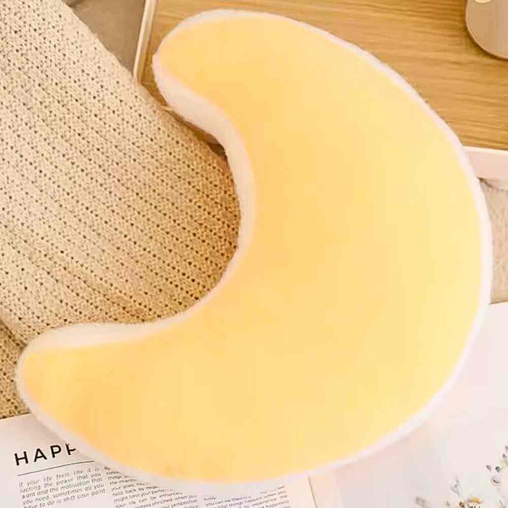 Coussin Lune jaune dans une maison