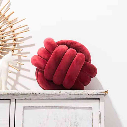 La décoration d'un salon avec le Coussin Noeud​ Bordeaux