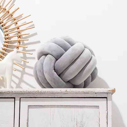 Décoration dans une chambre avec le Coussin Noeud​ Gris