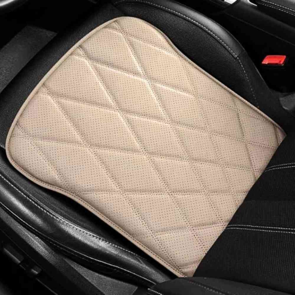 Un siège avec le Coussin Voiture Fessier​ Cuire pu beige