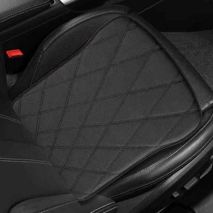 Coussin Fessier​ Cuire pu noir sur un siège de voiture