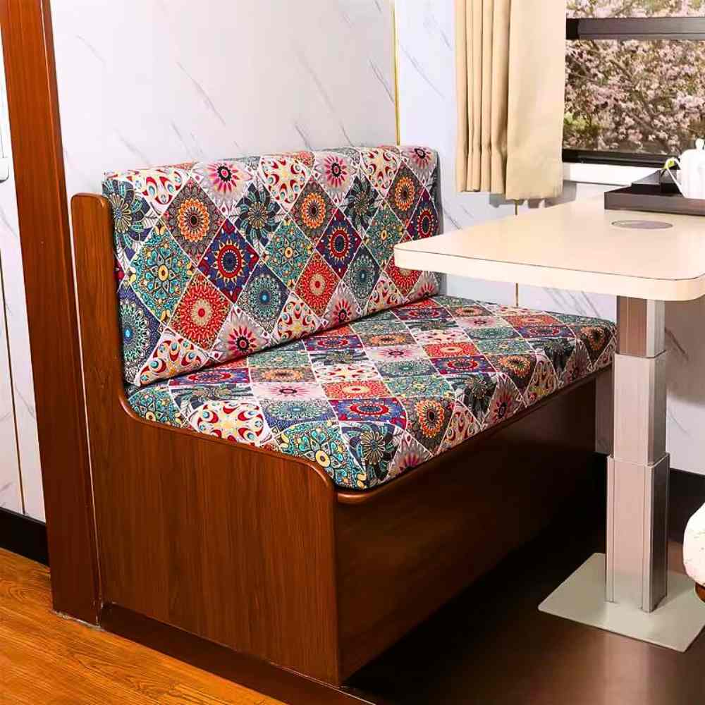 Housse Banquette Camping Car Ethnique​ sur un banc