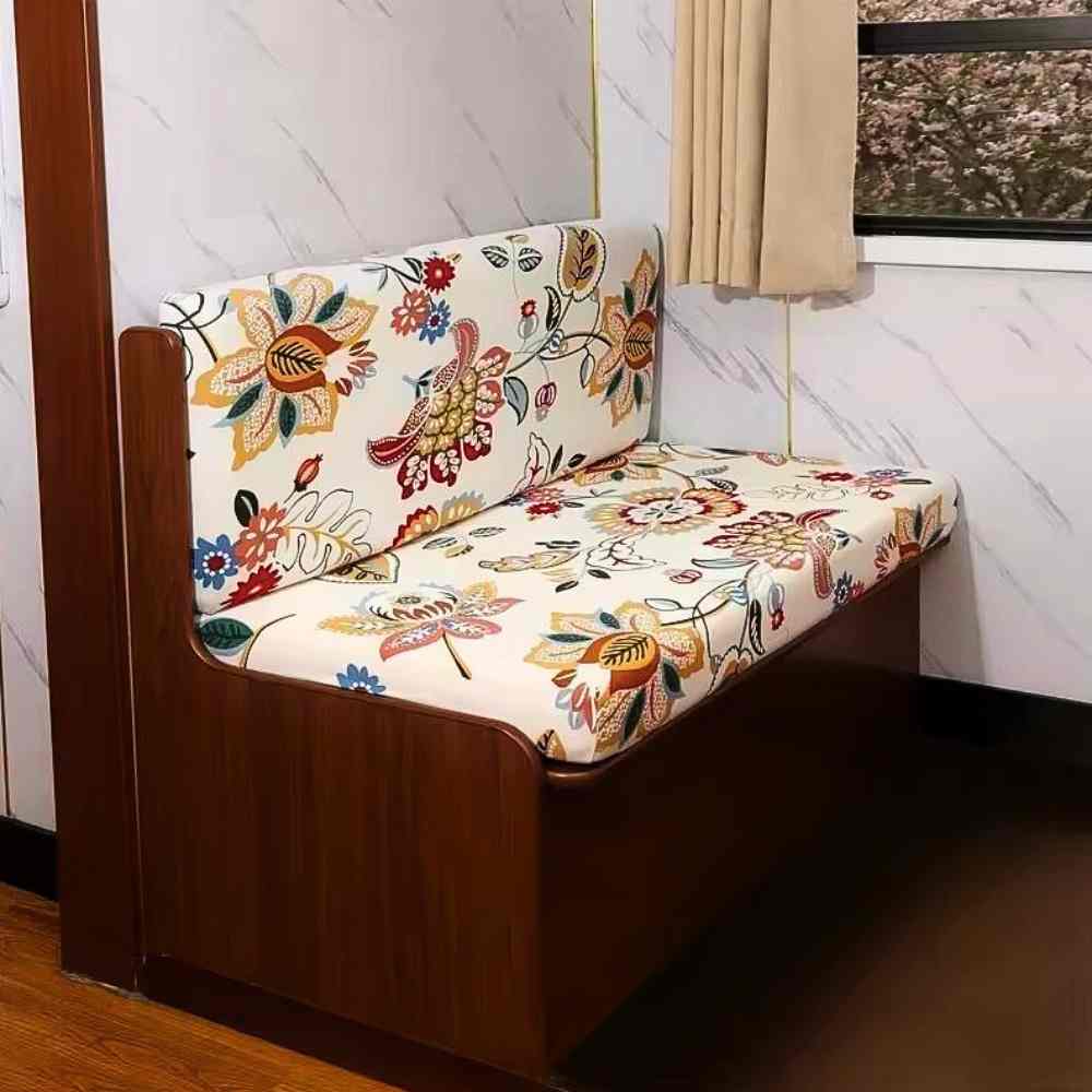 Housse Banquette Camping Car à fleurs​ sur un beau banc