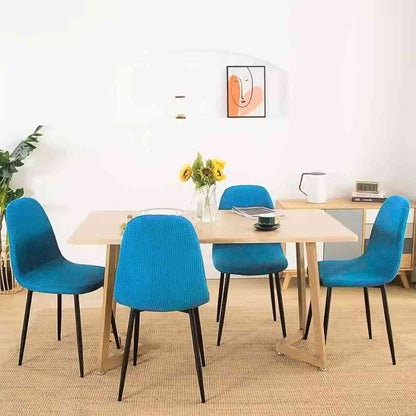 Housse de Chaise Scandinave​ bleu sous une table